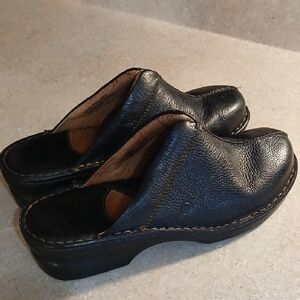 Born Womens Black Leather Clogs Sz 10M